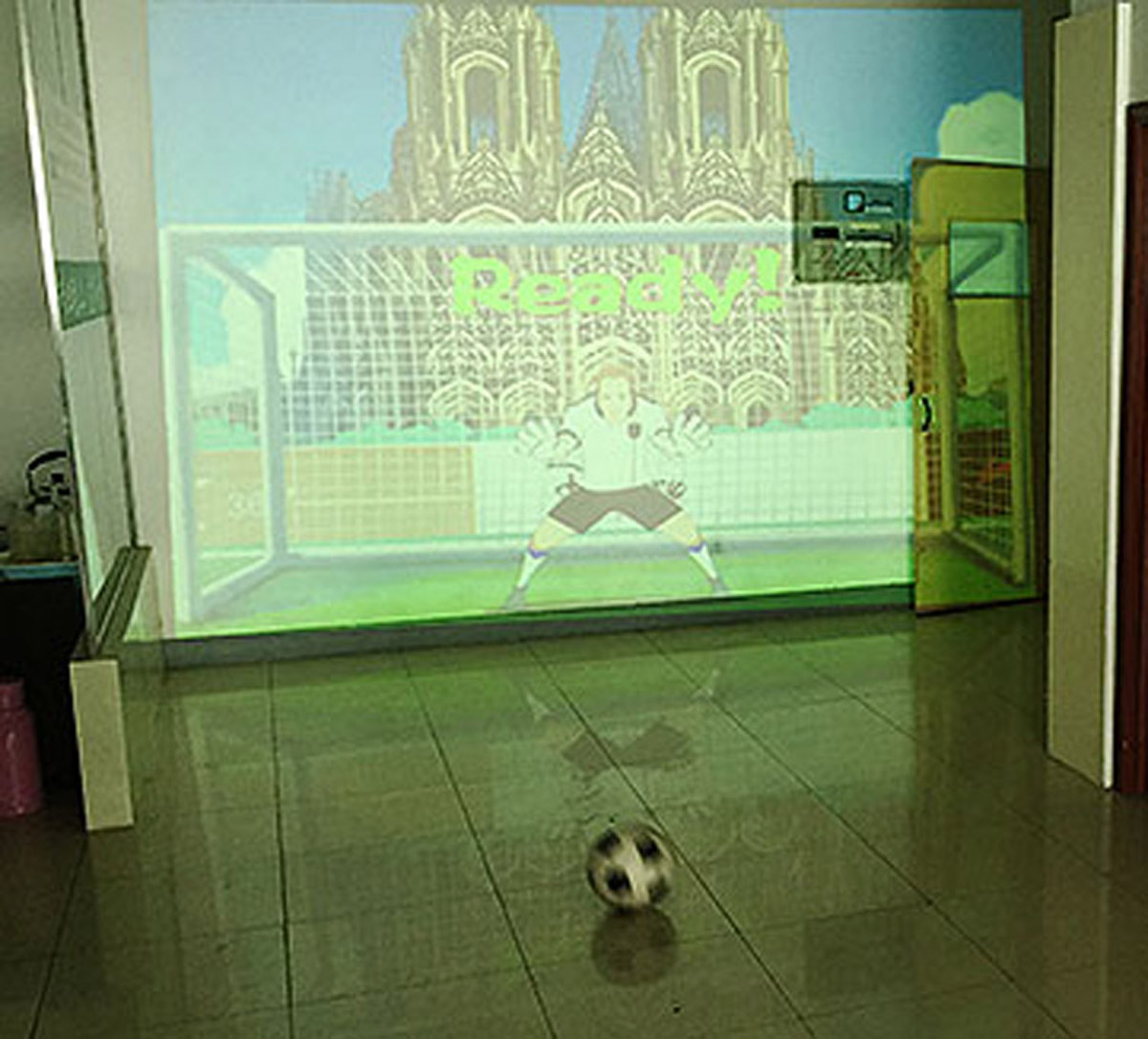 飓风使用体感识别技术的虚拟足球射门.jpg